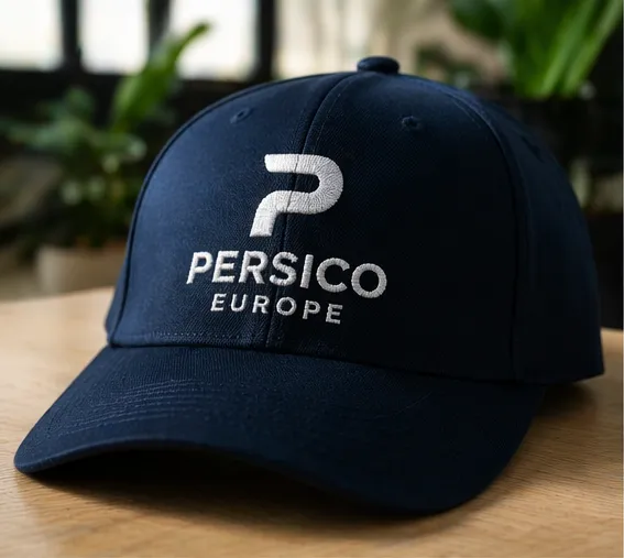 Dettaglio ricamo su cappellino personalizzato