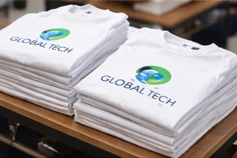 Magliette personalizzate con logo aziendale realizzate da Persico Europe